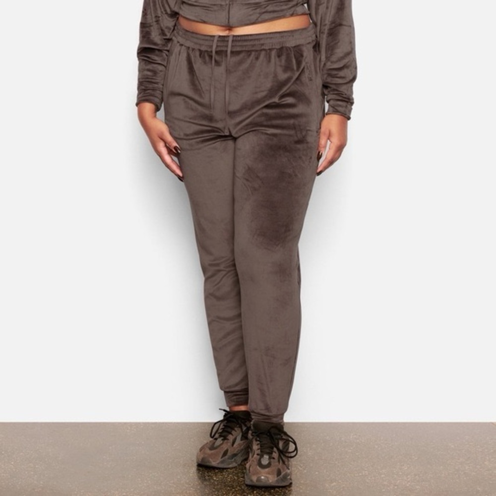 SKIMS Velour Jogger Pants NWT